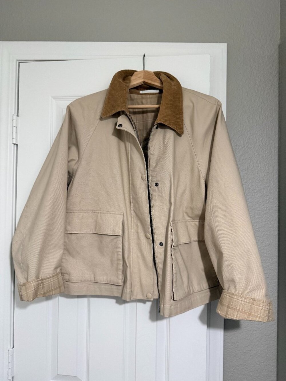 Uniqlo Women's Barn Short Jacket (Size L)
